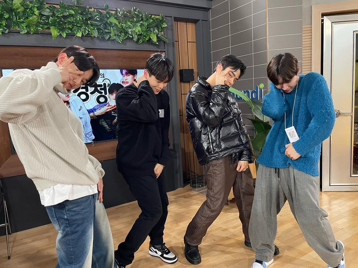 KDH_archive_'s tweet photo. 230206 경청 인스타그램 업로드 

이게 바로..
〰️

🔗 https://t.co/F7oMGLnw6G

#AB6IX #김동현 https://t.co/YDsnXUcIeO