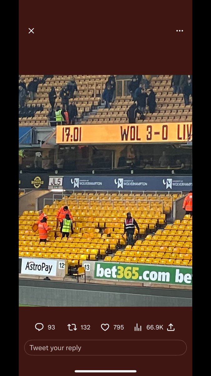 ReviewsTheGood1's tweet photo. Sore losers โฆ.! #wolvesliverpool #WWFC https://t.co/HK31pQ2Omh