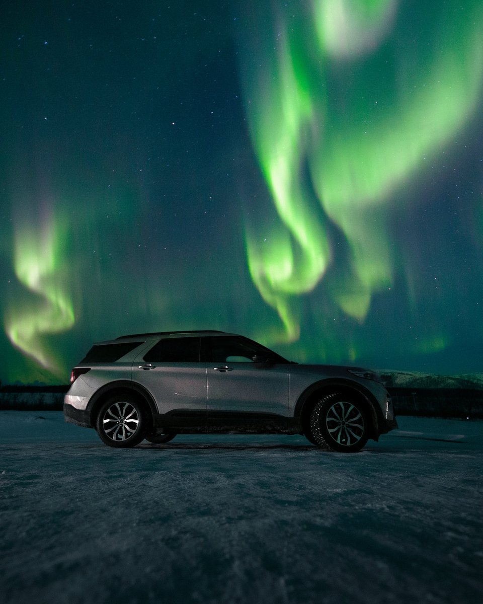 Really in the mood for a long drive with no destination 🚙 
#NorthernLights #AuroraBorealis #FordExplorer #Ford #Ontheroad