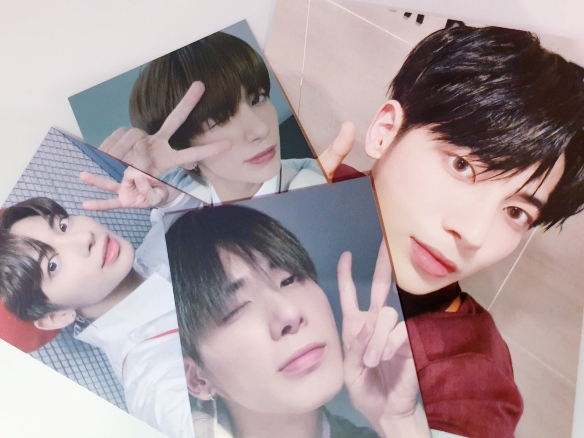 moaom34822's tweet photo. #꿈처럼_나타난_태현 #TXT #투모로우바이투게더 #태현 #TOMORROW_X_TOGETHER
아이구 12시 넘어부렀네ㅣ..

마지막 마카롱 가져옴...눙물😭
사진 찍는 중간중간 꿈처럼 나타난 모아분들의 예쁜 손들 덕분에 받은 게 넘 많아져서 행복했다💝❣💓💗💖 고마워요🥰 https://t.co/f7MxbnmJ56