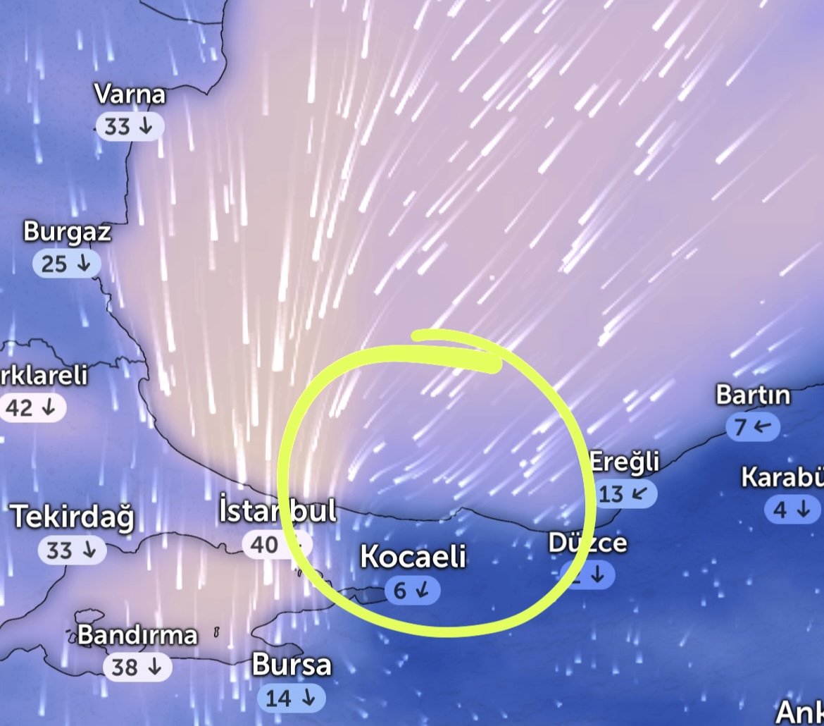 Boğazdan inmesi beklenen siklon yön değiştirmeye başladı ve Kocaeli üzerinden inme durumu ortaya çıktı. Bu İstanbul'un batısı ve ortası için iyi haber, Kocaeli için kötü haber. Batı İstanbul'un Boğaza kadar olan kısmı yarın sabahki ısınmadan ve yağmura dönüşten şuan kurtatıyor.