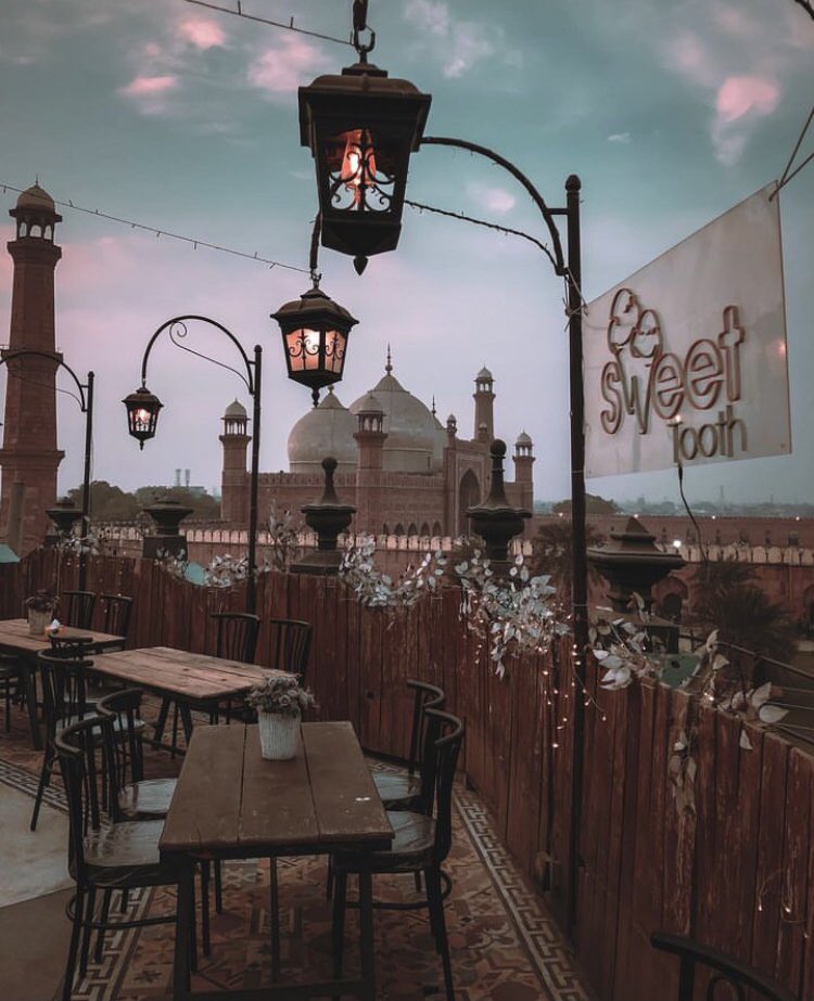 ZohaKhan___'s tweet photo. One of the best restaurant of Lahore ✨💕 

#KeepLahoreClean
#LahoreSaafTuPakistanSaaf
#Lahore
#YeHaHamaraLahore https://t.co/0Aa4zQOLSJ