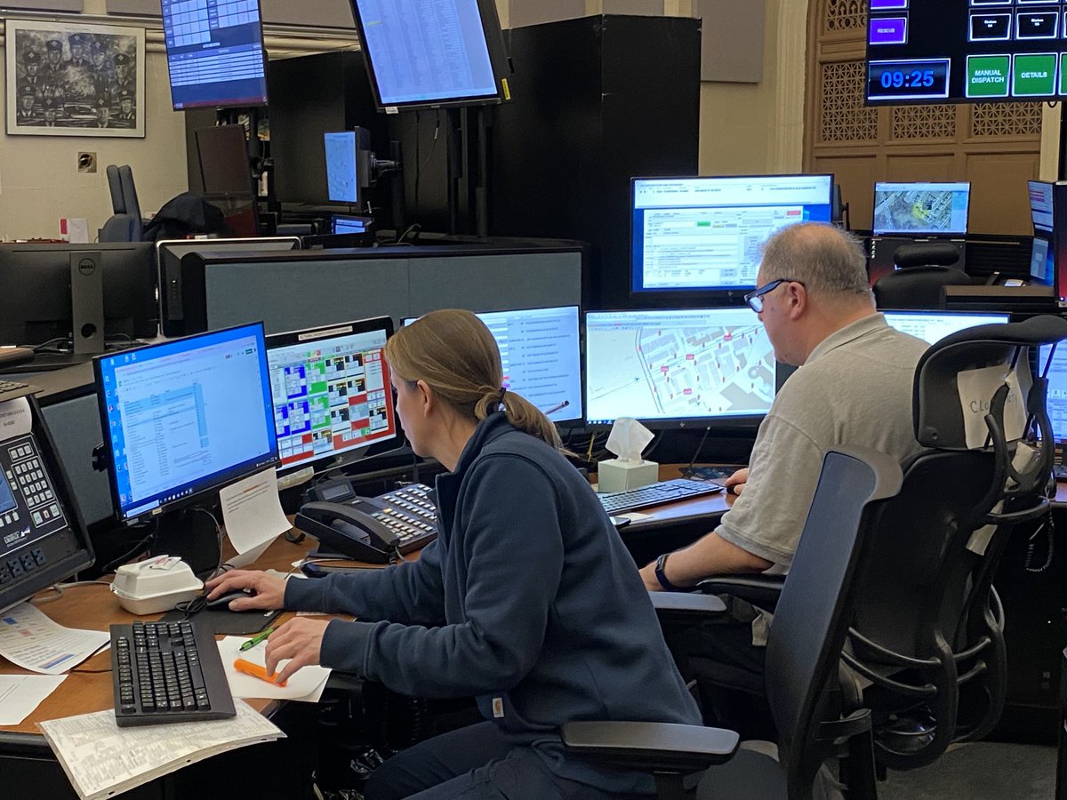 BostonFire's tweet image. Our Fire Alarm Division has met and exceeded the challenges that the extreme weather has caused. In the last 24 hours over 1100 calls , over 400 have been for water leaks. Building fires , request for Mutual Aid all this while maintaining protection for the City.  Great job !!!