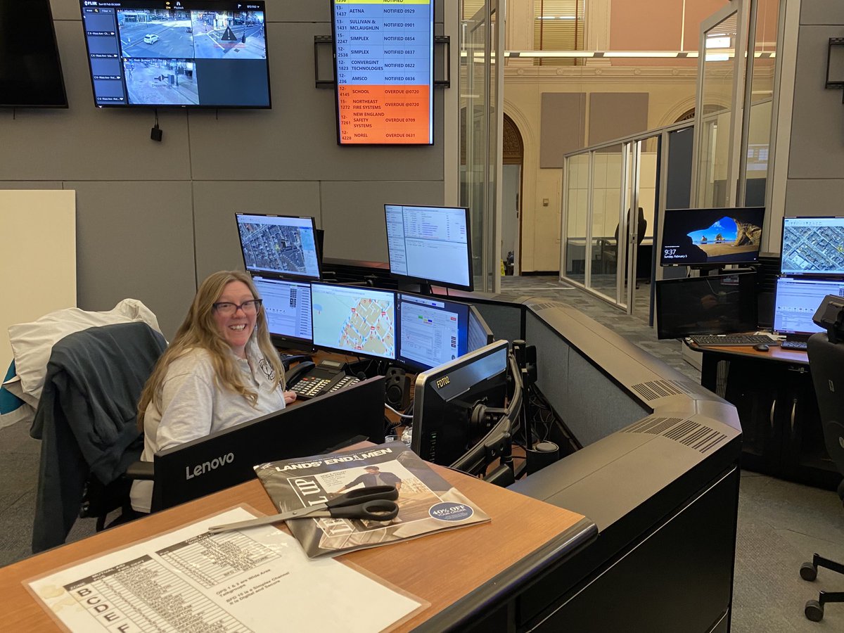 BostonFire's tweet image. Our Fire Alarm Division has met and exceeded the challenges that the extreme weather has caused. In the last 24 hours over 1100 calls , over 400 have been for water leaks. Building fires , request for Mutual Aid all this while maintaining protection for the City.  Great job !!!