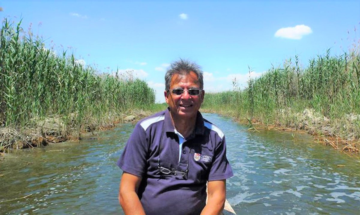 environmentalist in southern Iraq, Jassim Al-Asady, founder of Iraq Nature NGO has been kidnapped by unknown group in the highway that links south and Baghdad.

#iraq #marsh #جاسم_الاسدي
