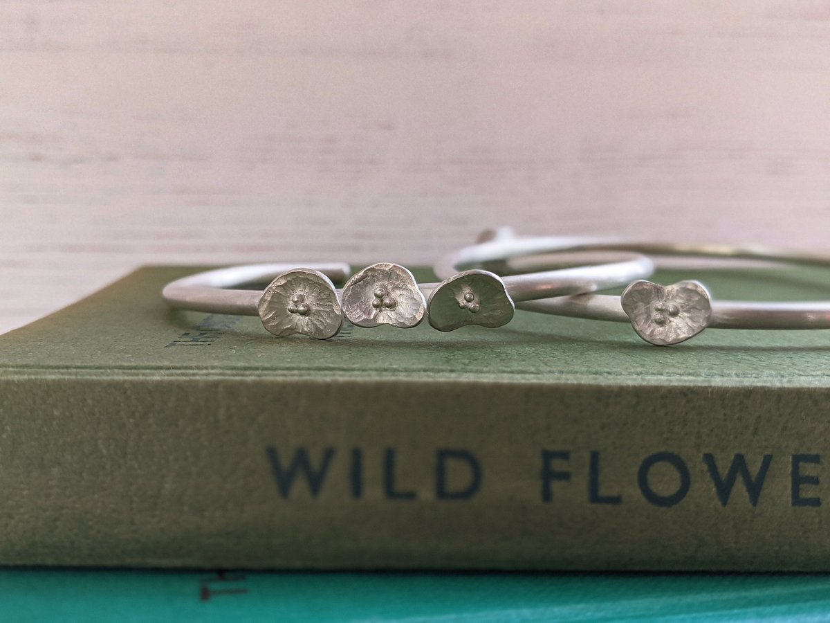 Tiny silver poppies now firmly soldered to bangles, and some initial cleaning up done. Now feeling it was worth the time and mild trauma (possibly). Next step is oxidising and polishing.
#AmMaking #Jewellery #WorkInProgress