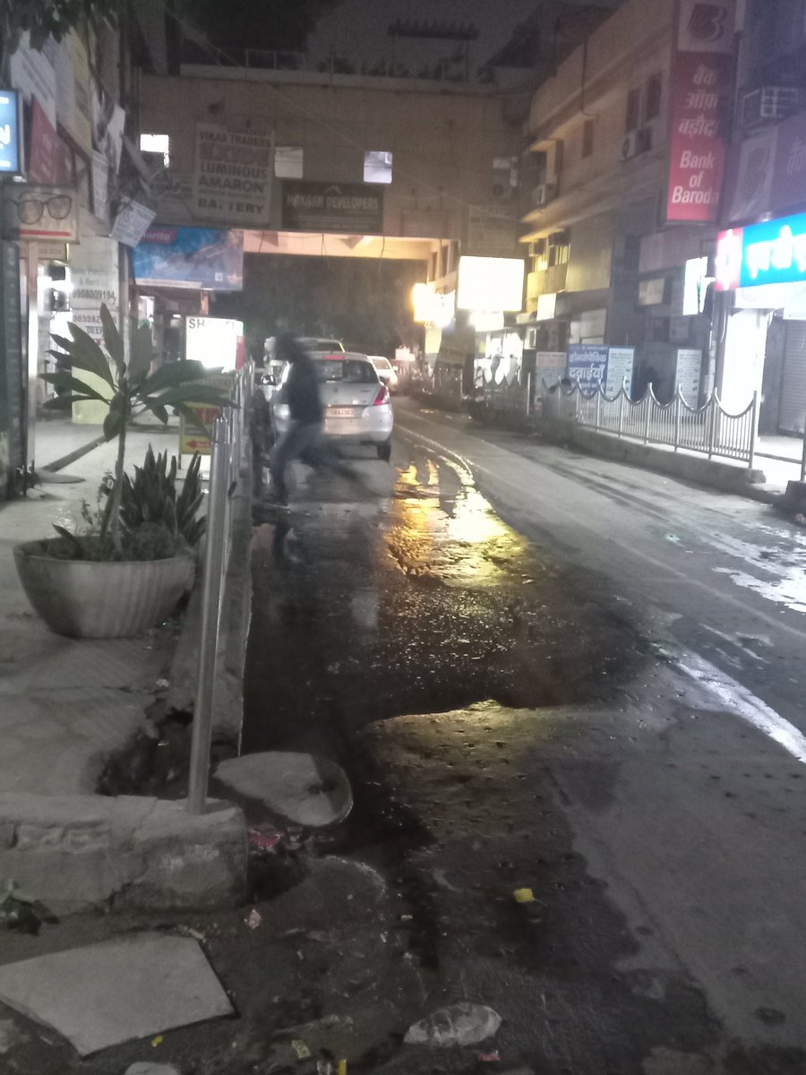 DeepakC09898804's tweet photo. @CMOfficeUP @noida_authority @PankajSinghBJP @dr_maheshsharma 
आदरणीय मुख्यमंत्री जी ,जीबीएन  जनप्रतिनिधि जी यह सिचुएशन काफी टाइम से है नोएडा के गंगा शॉपिंग कंपलेक्स सेक्टर 29 की जहां  सीईओ नोएडा अथॉरिटी वीकली  आती रहती हैं  ऐसे कैसे होगा? यह तो सरकार को बदनाम किया जा रहा है?? https://t.co/rvTZ8KlQ8G