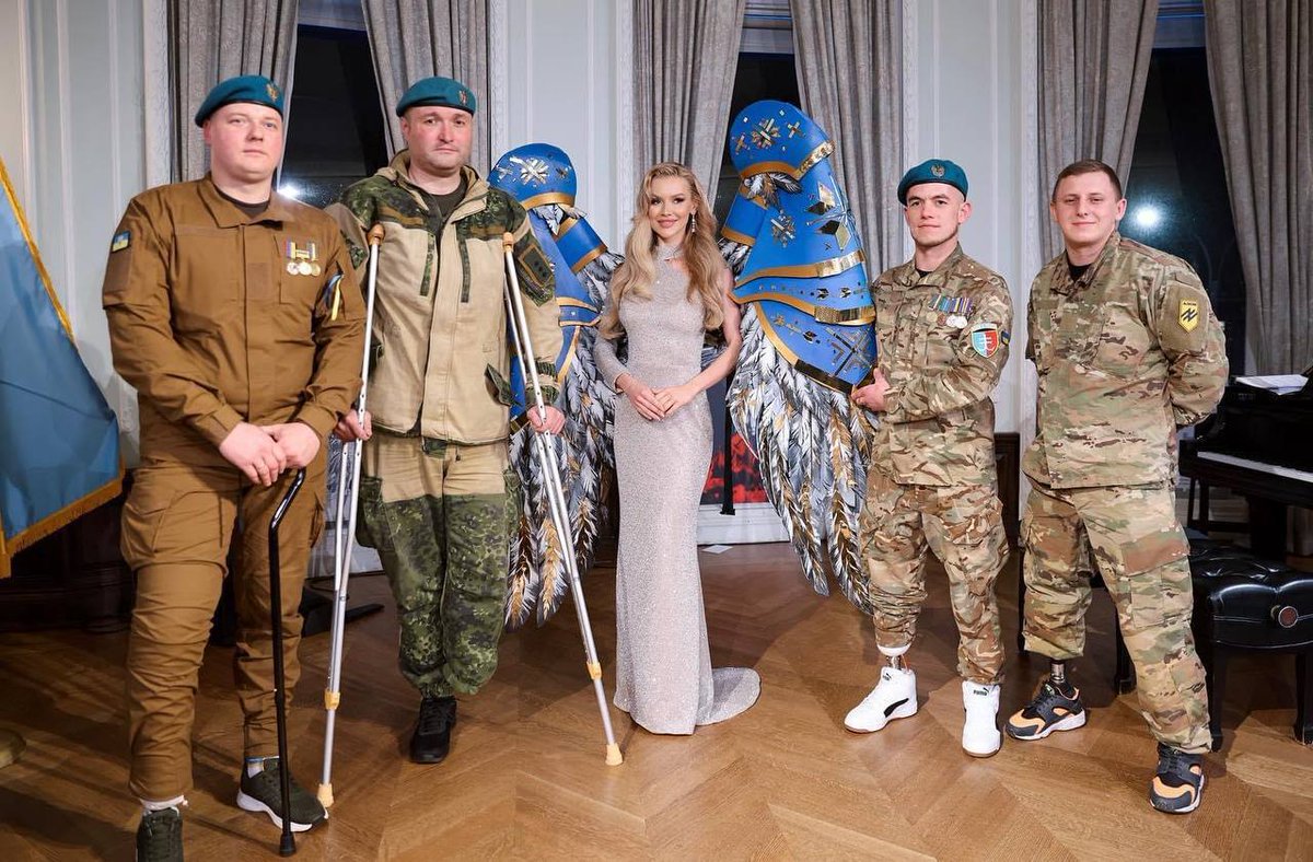 United24media's tweet photo. "Miss Ukraine-Universe" Viktoriia Apanasenko sold wings from her costume that went viral.

The model managed to collect more than 10 thousand dollars. She transferred the money to KindDeeds Inc. for the production of prostheses for the Ukrainian military. https://t.co/tV7TgrK0IT
