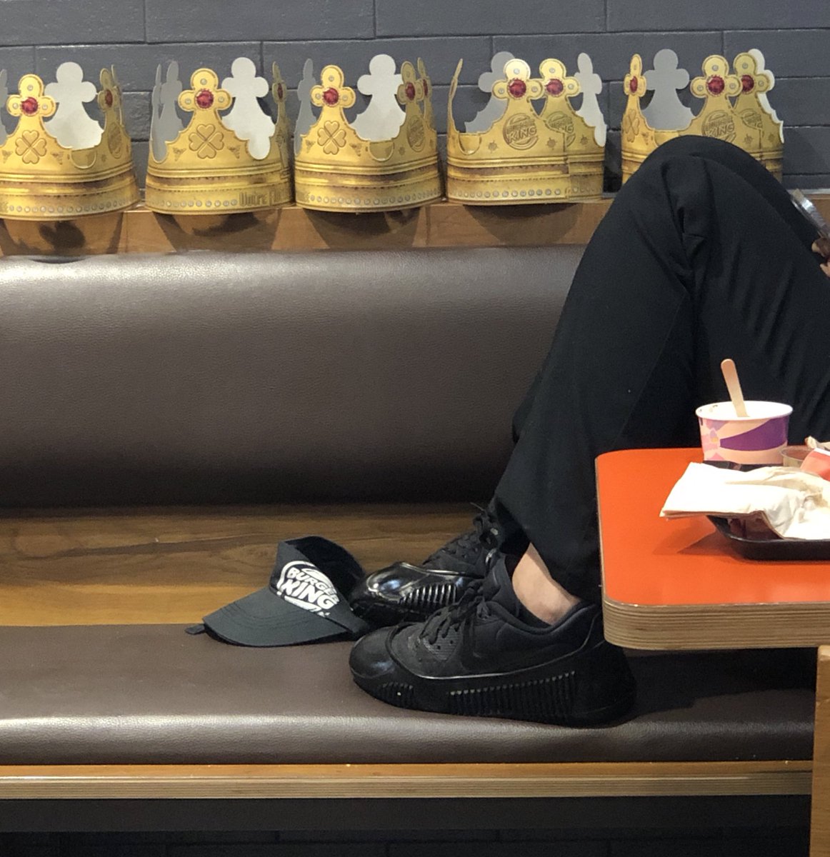 ShuRik4N's tweet photo. @BurgerKingFR La définition de « sans battre les couilles!!! » 😅✌🏻
PS: La propreté chez vous, c’est toujours pas ça… https://t.co/tgmXXnLi9P