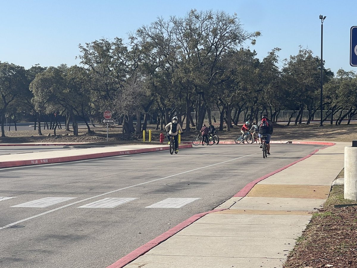 georgettecarra5's tweet photo. Thank you to these amazing educators for giving up their Sunday to support the dreams of the Briscoe Bike Club!! @NISDBriscoe #educatorscan #teachersmakingthedifference @Ron_Nirenberg @COSAGOV @mayorfitnesscouncil https://t.co/Hml0ypVJs4