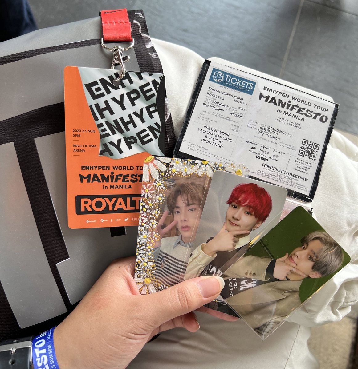 artkyved's tweet photo. Hello! sorry for the late feedback but thank you for the MANIFESTO ROYALTY A TICKET. finally got to see enhypen up close!

got 2nd row barricade earlier❤️

#JNJFeedbacks https://t.co/lxdKpciXAY