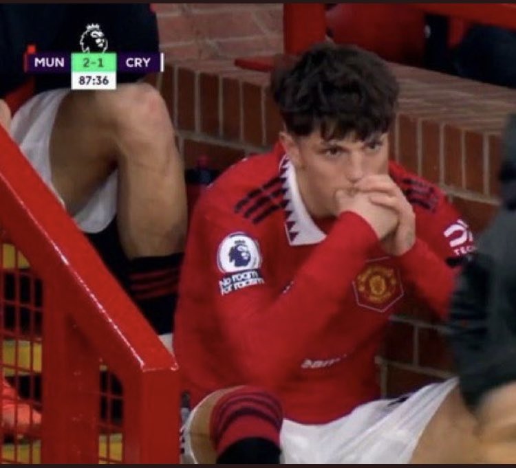 dintee1986's tweet image. When you’ve got “stocks” in the morning and you’re unsure of what you’re doing so you’re thinking of how you’re gonna “wing” it #publife #meproblem #icandothis #needsamust