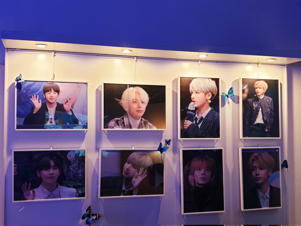 moaom34822's tweet photo. #차가운2월의불꽃
#set_THe_cold_blueflame
2월...차가운 불꽃색의 조명 아래있는 무대 위는 박박 대박. 피아노랑 꾸며진 테이블 자리 너무 예뻤음💙💙❄🔥
studio 신박하구 귀여운 아기텬도 눈호강🥰😊 https://t.co/SMFA6CqPT6