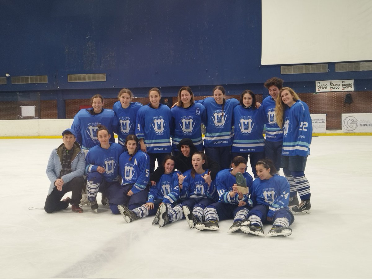 El <a href="/ChhTxuri/">CHH Txuri Urdin IHT</a> de nuestra <a href="/irenesenac/">Dream on</a> con el premio de la gala de la prensa deportiva de 2022