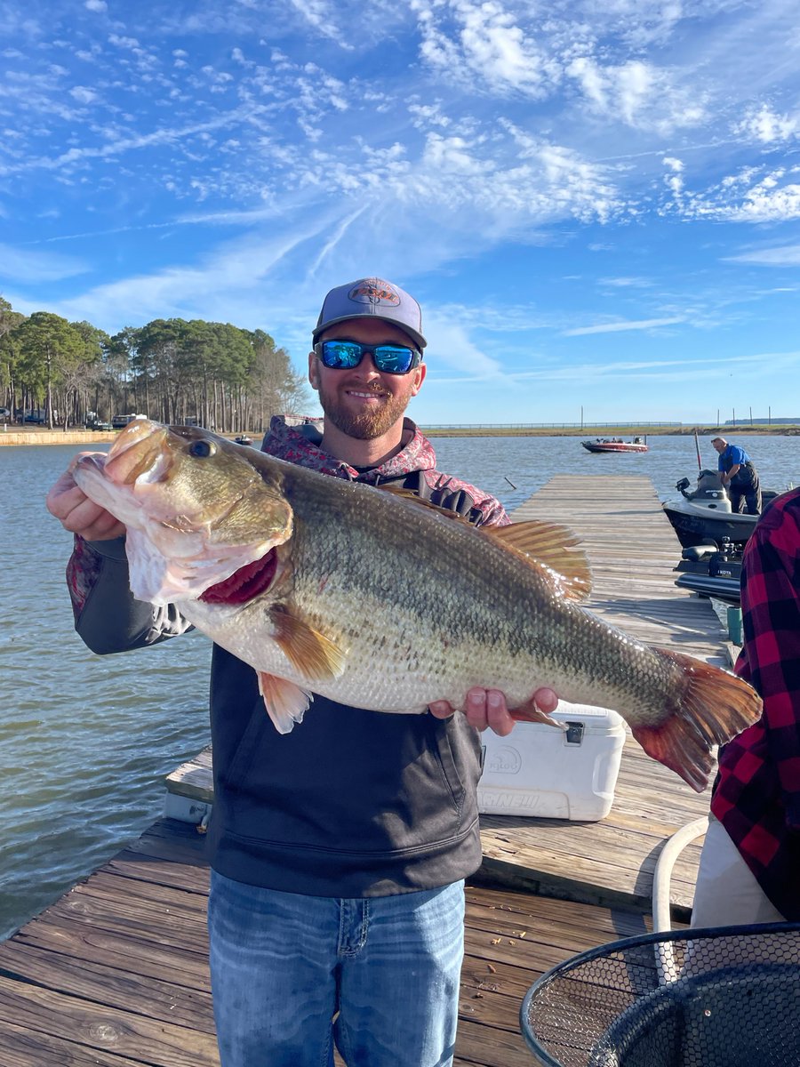 MajorLeagueFish's tweet photo. 🚨We have a new Phoenix Bass Fishing League Record🚨
Saturday on Toledo Bend, local stick Cody Pitt sacked up 39 pounds, 15 ounces, which included the big bass of the event, a 13-6!
Here's the full story: https://t.co/TA5Ns6rxcy https://t.co/1SULuSfdhq