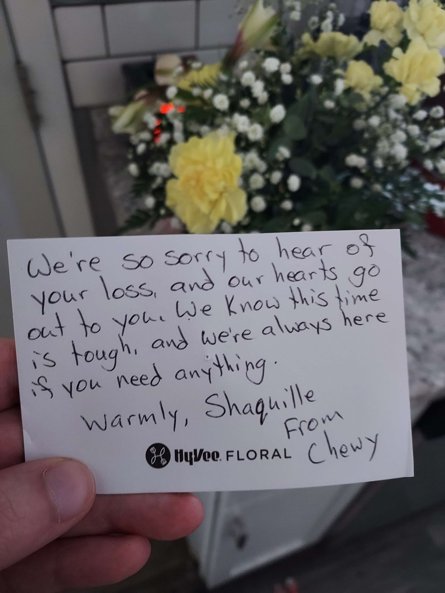 Tolgan80's tweet photo. @Chewy Dear Chewy,
My wife and I want to thank you for these fantastic flowers as this week has been hard losing a family member you guys always come thru showing your love. My wife and I thank you for that. To Shaquille, Your amazing kind heart is fantastic thank you. Chumsley🙏 https://t.co/hmZbg5GQQC