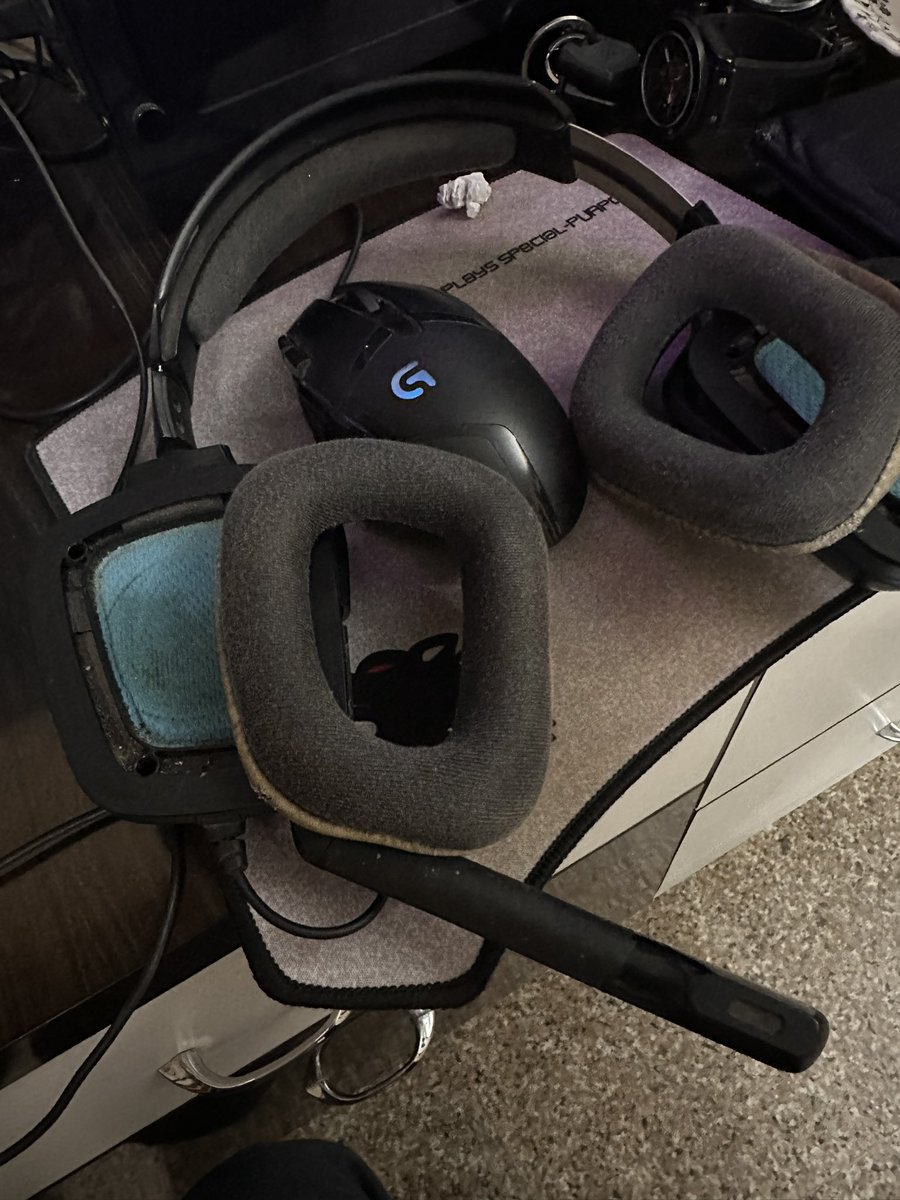 Man i need a new headset but am broke 😮‍💨<a href="/LogitechG/">Logitech G</a>