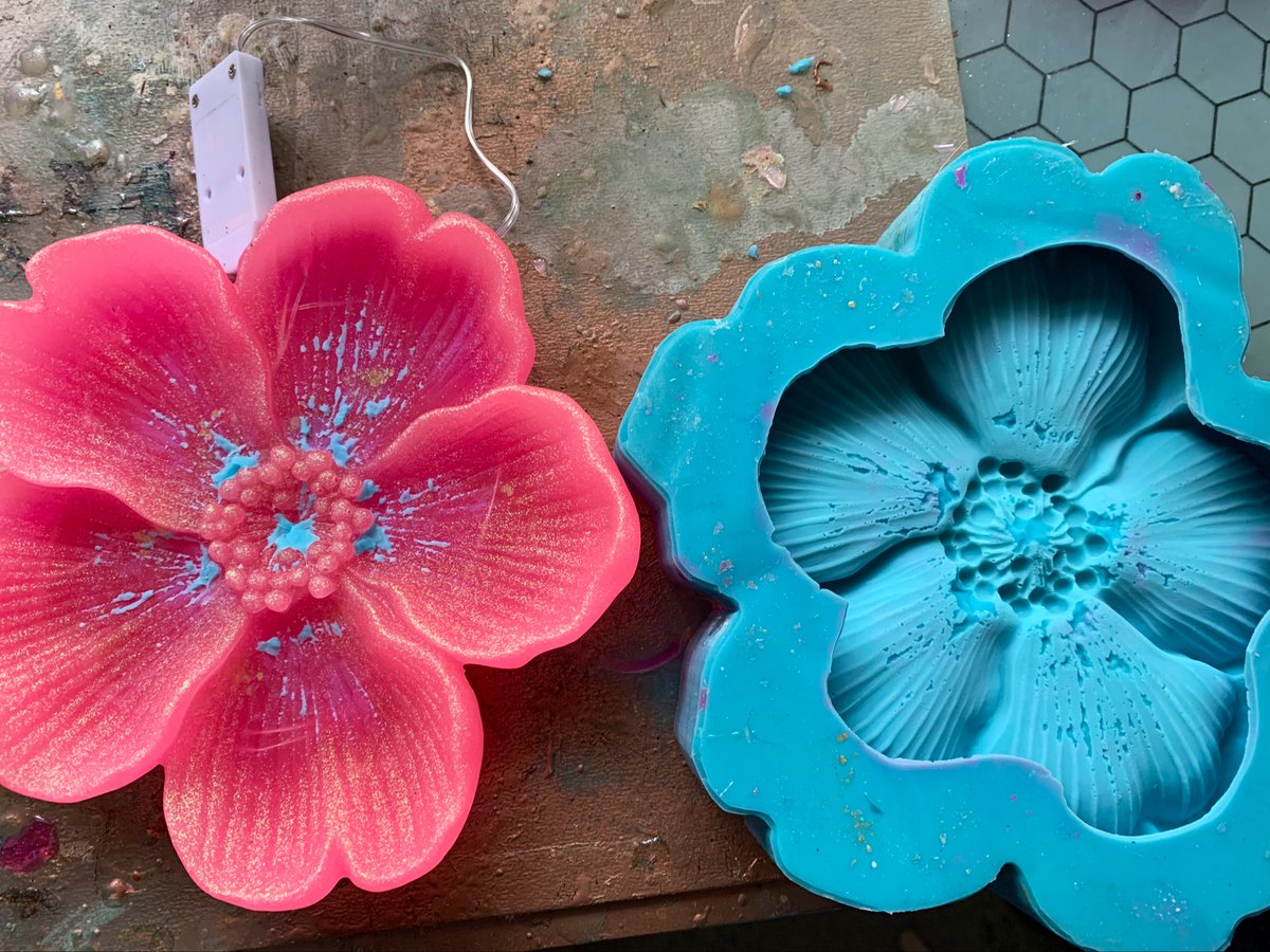 DreamsiDreamd's tweet photo. RIP my favorite resin mold 😪 It’s lasted several years and I’ve made so many great flowers with it. I just wish I could get my hands on another but the maker shut down their shop two years ago :/ #resinart #crafterproblems #heartbreak #itsmyfault https://t.co/CRAtH8iP9l