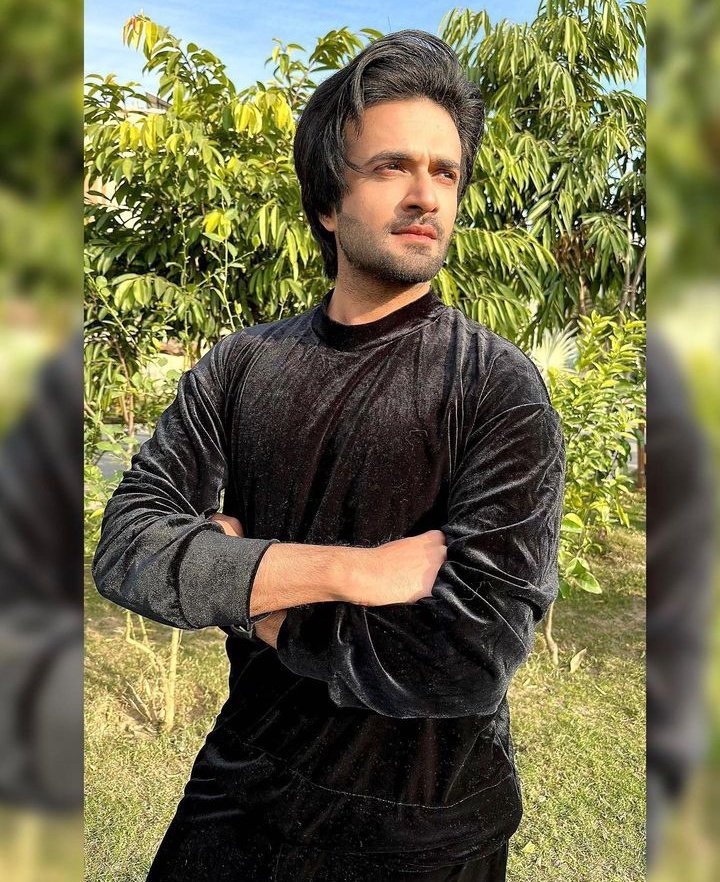 UmarBeing7's tweet photo. Staring is my Favorite thing 😜 https://t.co/1BFCot1asN
