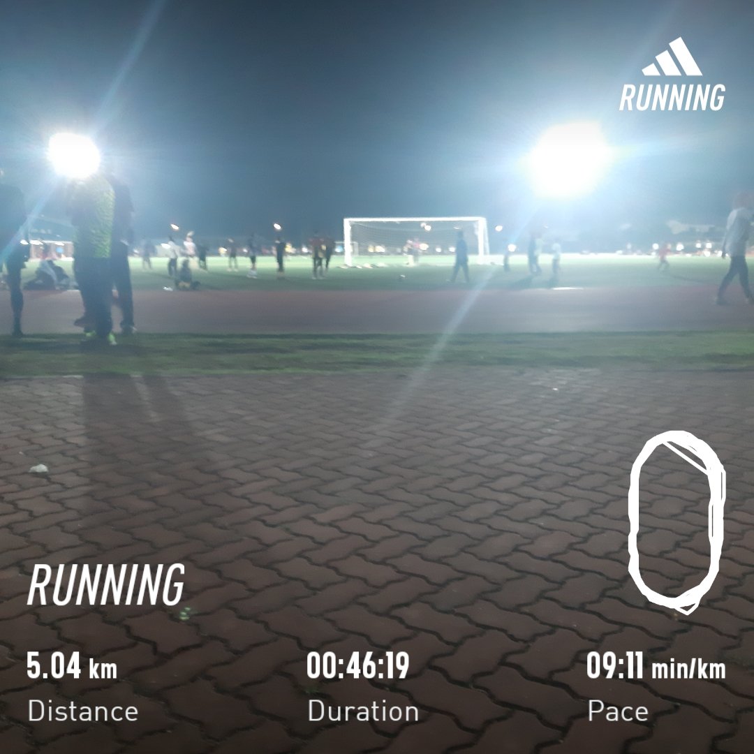 TheRafey's tweet photo. Sunday Night Heat. #trackrun #heck https://t.co/hJev5Id5oe