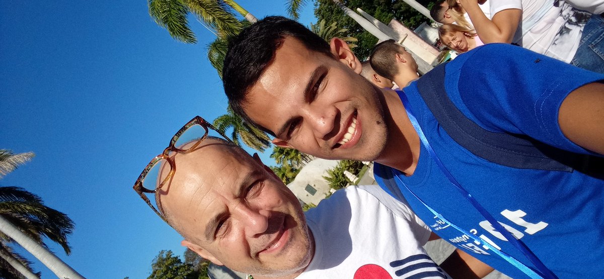 GRGIRAL's tweet photo. Muchas gracias por todo lo que hacen por #Cuba. Gracias @Puentesdeamor1 y gracias profe Lazo, un gusto conocerlo y gracias Robert, holguinero y cubano de corazón 
#JuntarYVencer #SomosCuba @DiazCanelB @UHoPcc @UJCdelaUHo @aylinalvarezG https://t.co/BE8shM5w7U