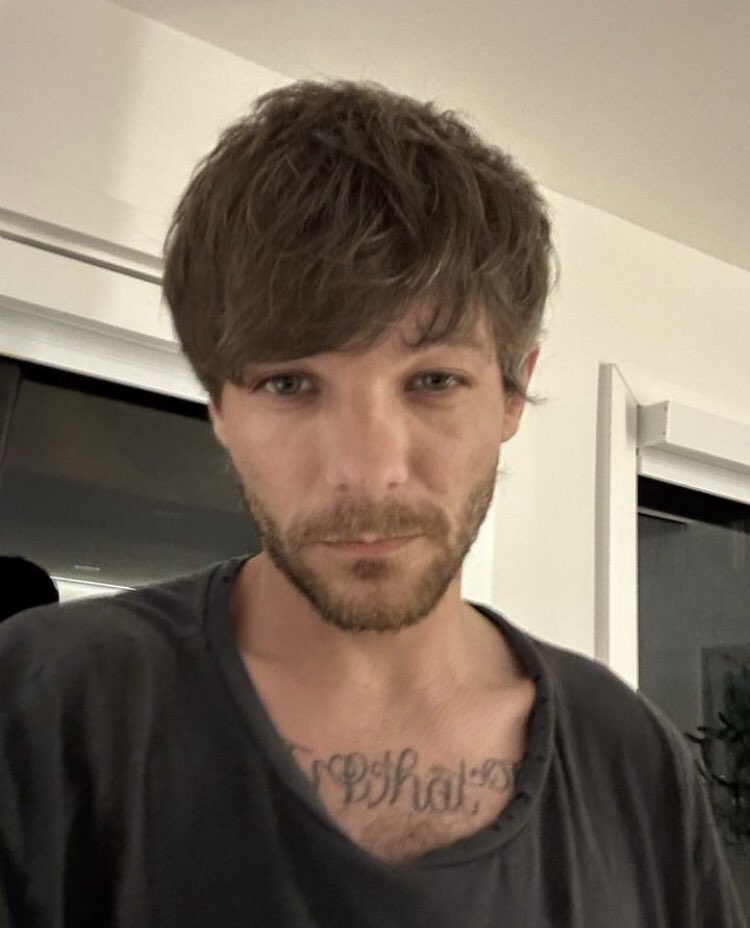 Rise and shine, Louies! ✨
We vote #Louies for #BestFanArmy at the #iHeartAwards !!!! 🫶✨🎶