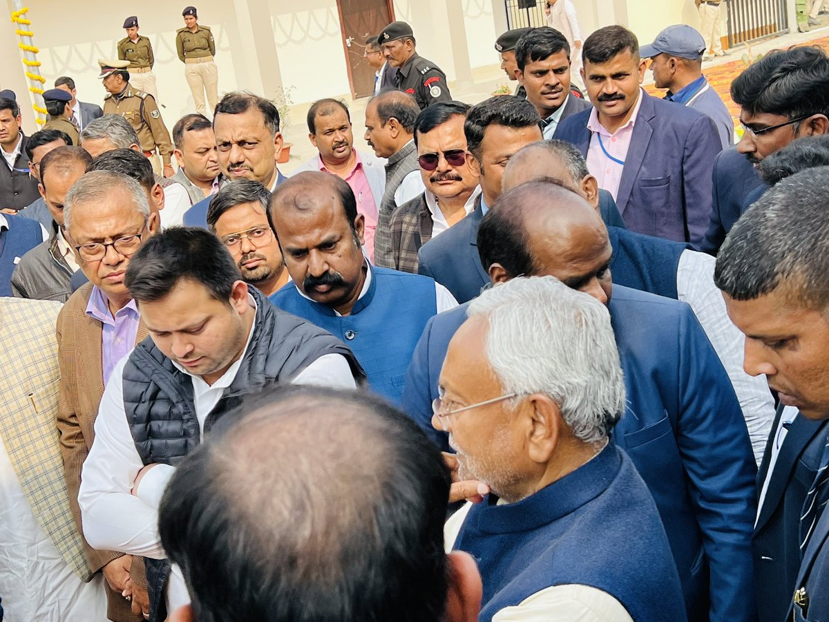 utkarshthought's tweet photo. माननीय मुख्यमंत्री जी ��ा समाधान यात्रा के दौरान। @officecmbihar @NitishKumar @yadavtejashwi @SahniBihar https://t.co/CFkzuNg9Gq