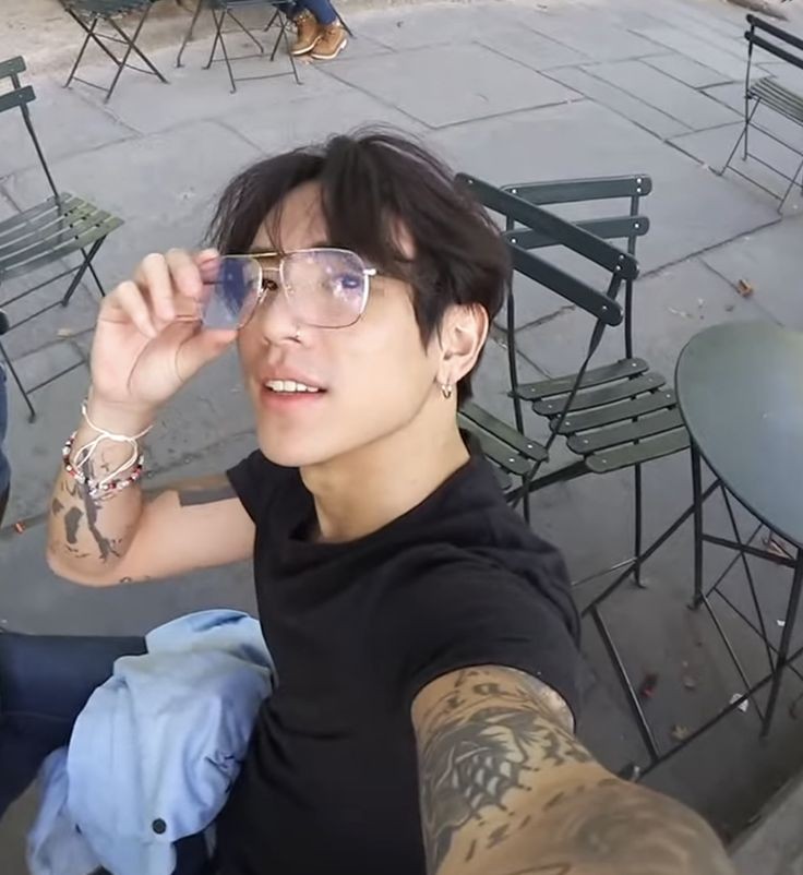 Aye scientists said the safest place is the earth. and i think the safest place to land your 입술 is on my 입술.