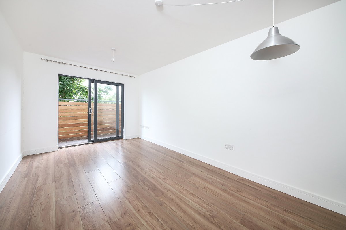 GJamesProperty's tweet image. #ToRent: Opulent #1bed #flat with #terrace in #Peckham #SE15 

Offered #unfurnished, near local transport links, &amp;amp;perfect for couples
Available March 2023

Call us on 02077324330 for viewings📞😀

⬇️More details⬇️
garethjames.com/property/gordo…

#apartment #Southwark #London  #rightmove