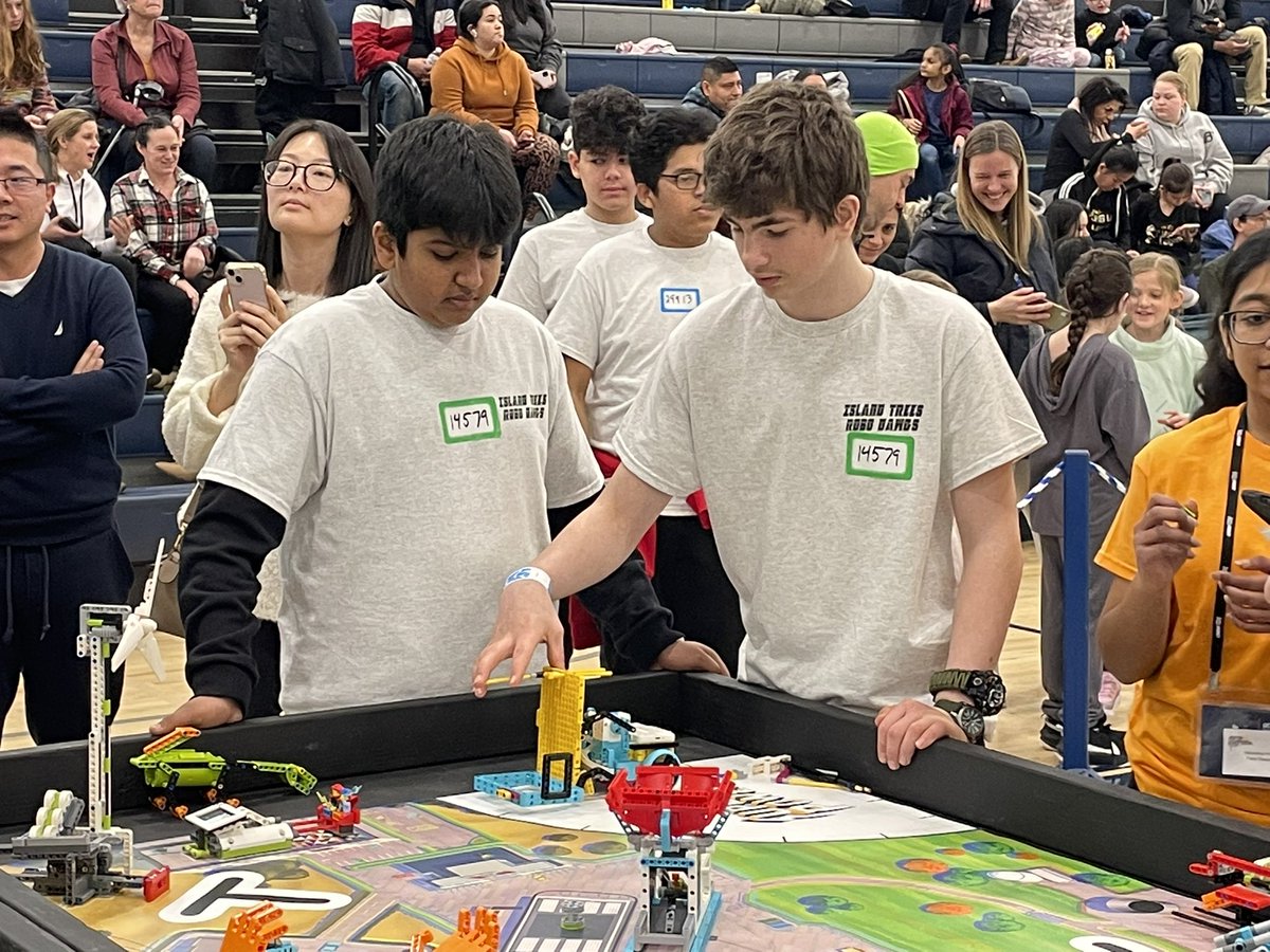 cseign's tweet image. Some more shots of @IslandtreesMMS RoboDawgs