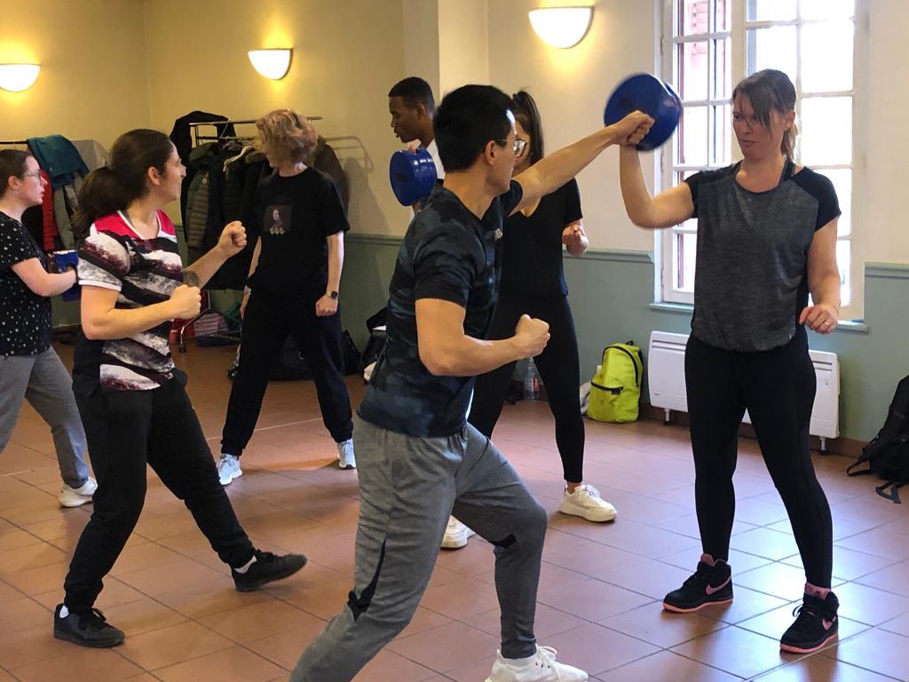 PascaleDiot's tweet image. J4 Stage « olympisme et territoire » - enseignants de cycles 2 et 3 des Yvelines. Après-midi de découverte du karaté à l’école avec Adam JACQUERAY @cdk78 et deux jeunes athlètes Elwane Blaum / Janahel Bommass
#EPS #Respect #ContrôledeSoi 
@lair_sandrine  
@PatardDominique