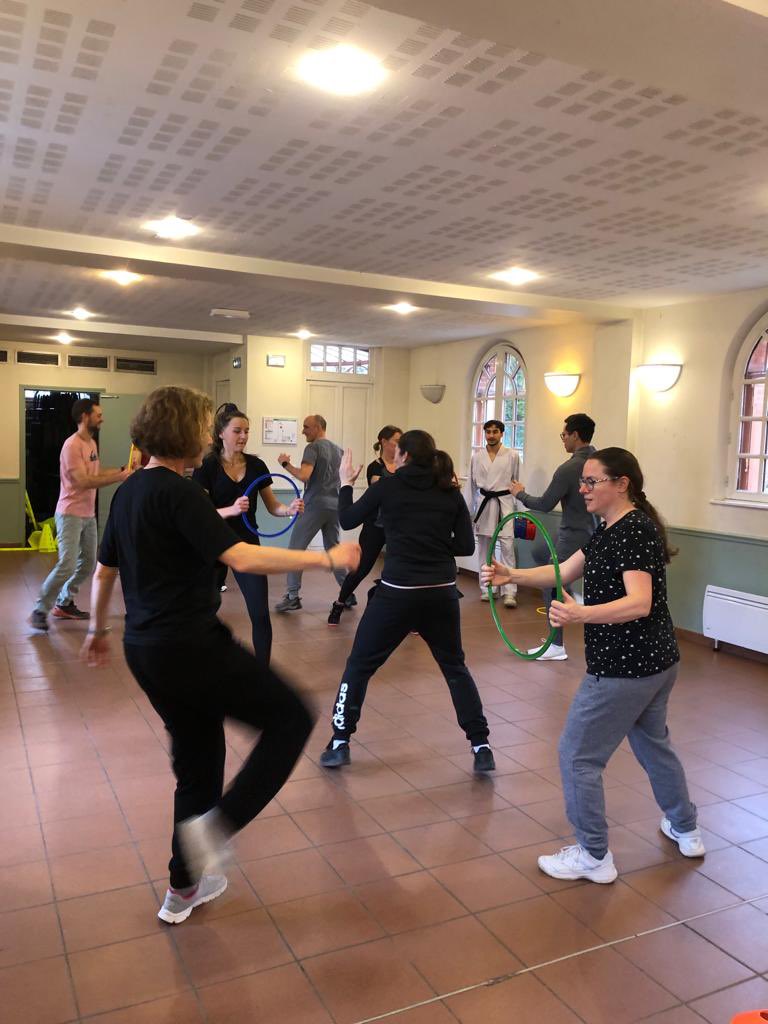 PascaleDiot's tweet image. J4 Stage « olympisme et territoire » - enseignants de cycles 2 et 3 des Yvelines. Après-midi de découverte du karaté à l’école avec Adam JACQUERAY @cdk78 et deux jeunes athlètes Elwane Blaum / Janahel Bommass
#EPS #Respect #ContrôledeSoi 
@lair_sandrine  
@PatardDominique