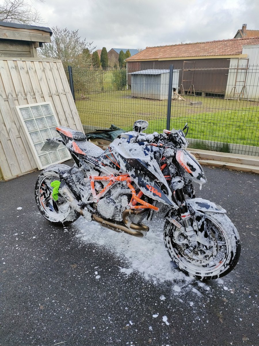 thebikerspirit's tweet photo. Lavage de la belle 😍
@mucoff.moto @mucoff @meguiarsfrance @meguiars
#ktm #readytorace #ktmsuperduke1290r #ktmsuperduke #1290superdukeRV3 #ktm1290superduker2020 #superduke1290 #superduker #thebeast #scproject #scprojectexhaust #scprojectexhaustofficial #scprojects1 https://t.co/XJivkJTzTt