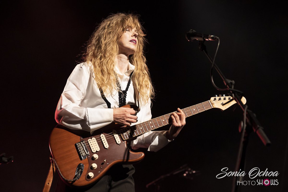 soniaoo's tweet photo. #PhotoShows @Ch_Rosenvinge ofrece un especial viaje al pasado en @parallel62bcn con la gira #QueMePartaUnRayo30Años, dentro del @guitarbcn
Más 📷 en el enlace 👇🏼!
https://t.co/NKb8OY4DOK
#ChristinaRosenvinge #QueMePartaUnRayo #Parallel62 #Barcelona #GuitarBcn23 #GuitarBcn2023 https://t.co/F7GGRMynqU