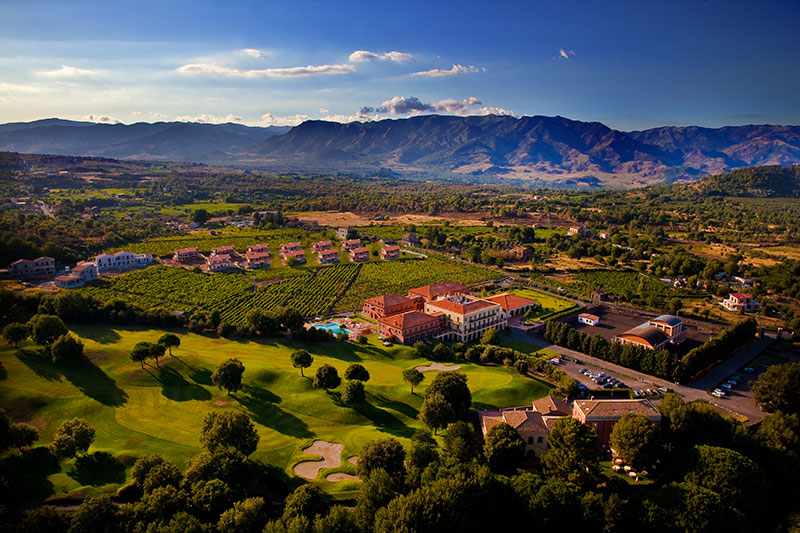 TLCbyGolfEscpes's tweet image. DISCOVER GOLF IN SICILY 👉 bit.ly/3wQNbOc

🚨 SPECIAL OFFER: 5 nights at Il Picciolo Etna Golf Resort &amp;amp; Spa + Half Board + 3 rounds of golf + Room upgrade + Free daily spa access...

#golfsicily #golfitaly #golfholiday #spabreak #specialoffer #etna