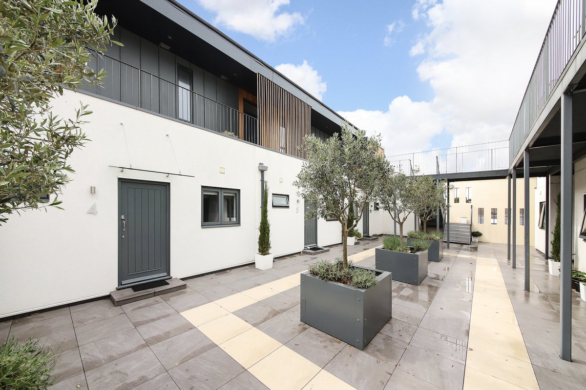 GJamesProperty's tweet image. #ToRent: Opulent #1bed #flat with #terrace in #Peckham #SE15 

Offered #unfurnished, near local transport links, &amp;amp;perfect for couples
Available March 2023

Call us on 02077324330 for viewings📞😀

⬇️More details⬇️
garethjames.com/property/gordo…

#apartment #Southwark #London  #rightmove