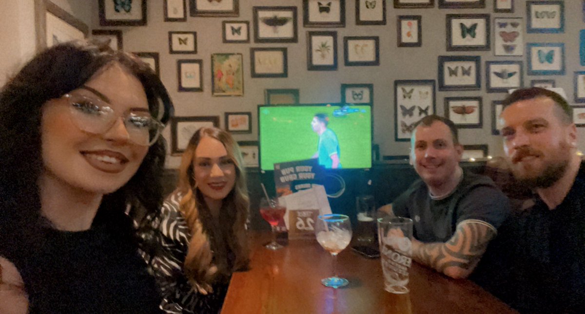 stabigailsmiley's tweet photo. Had the best time turning 26 with my wee gang 🫶🏻🥳 https://t.co/7Wh1q0Rmou