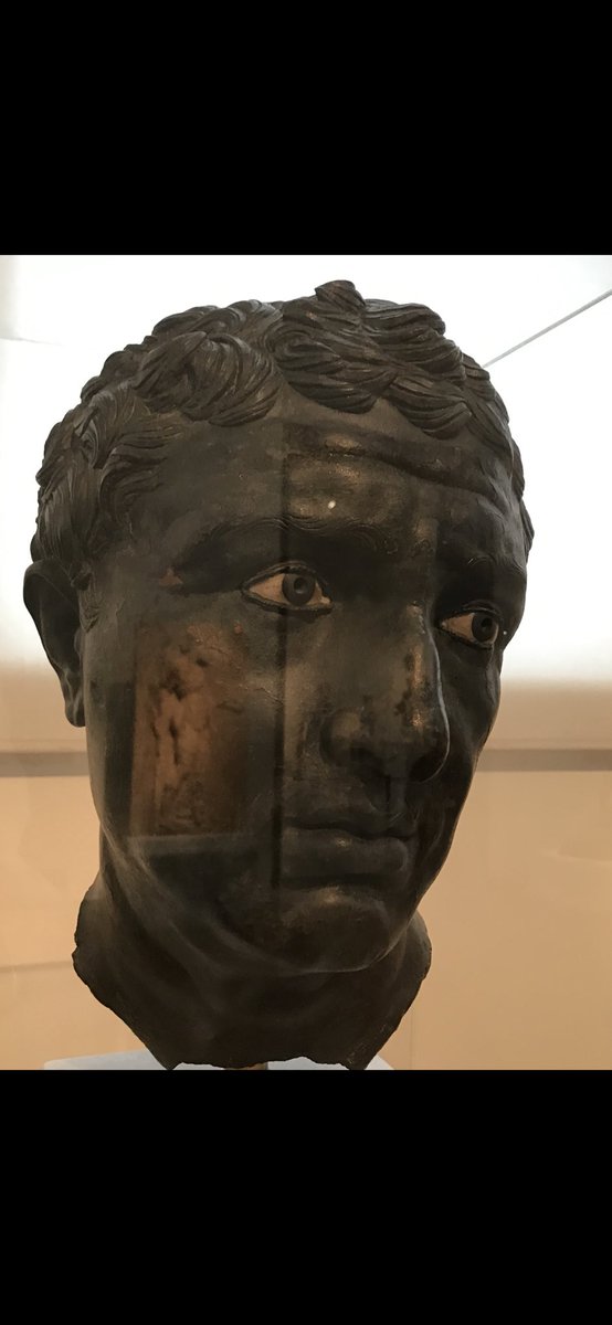 @tzoumio Man’s head found in Delos