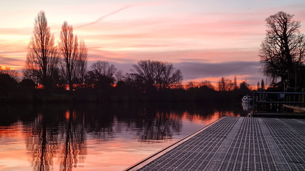 Beautiful sunrise at the boathouse this morning as captured by ⁦<a href="/porterrichard/">Richard Porter</a>⁩