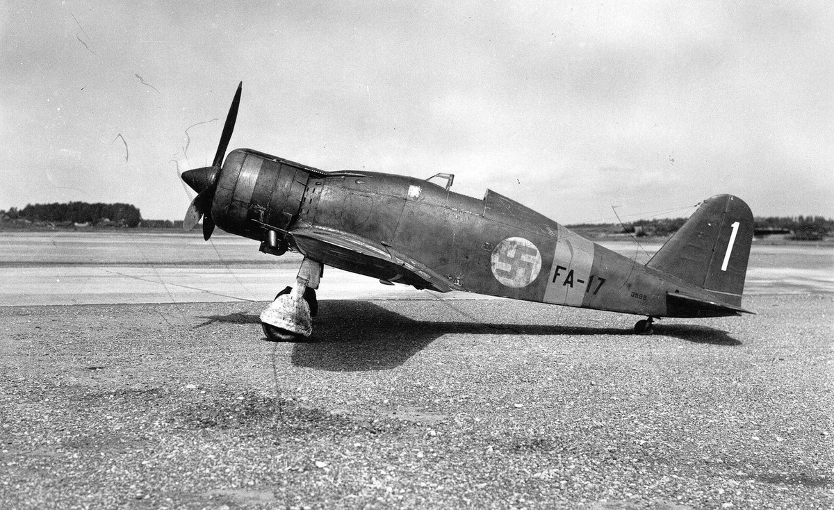 PallRay's tweet photo. 3/
Zimní válka: Do Finska jsou postupně doručovány první italské stíhačky Fiat G.50. Finové si ještě před válkou objednali 35 kusů, kvůli německým protestům se ale dodávky silně zpožďují. První stroj dorazil až v polovině prosince 1940 a poslední bude doručen teprve v červnu 1940 https://t.co/66zYDd00qS