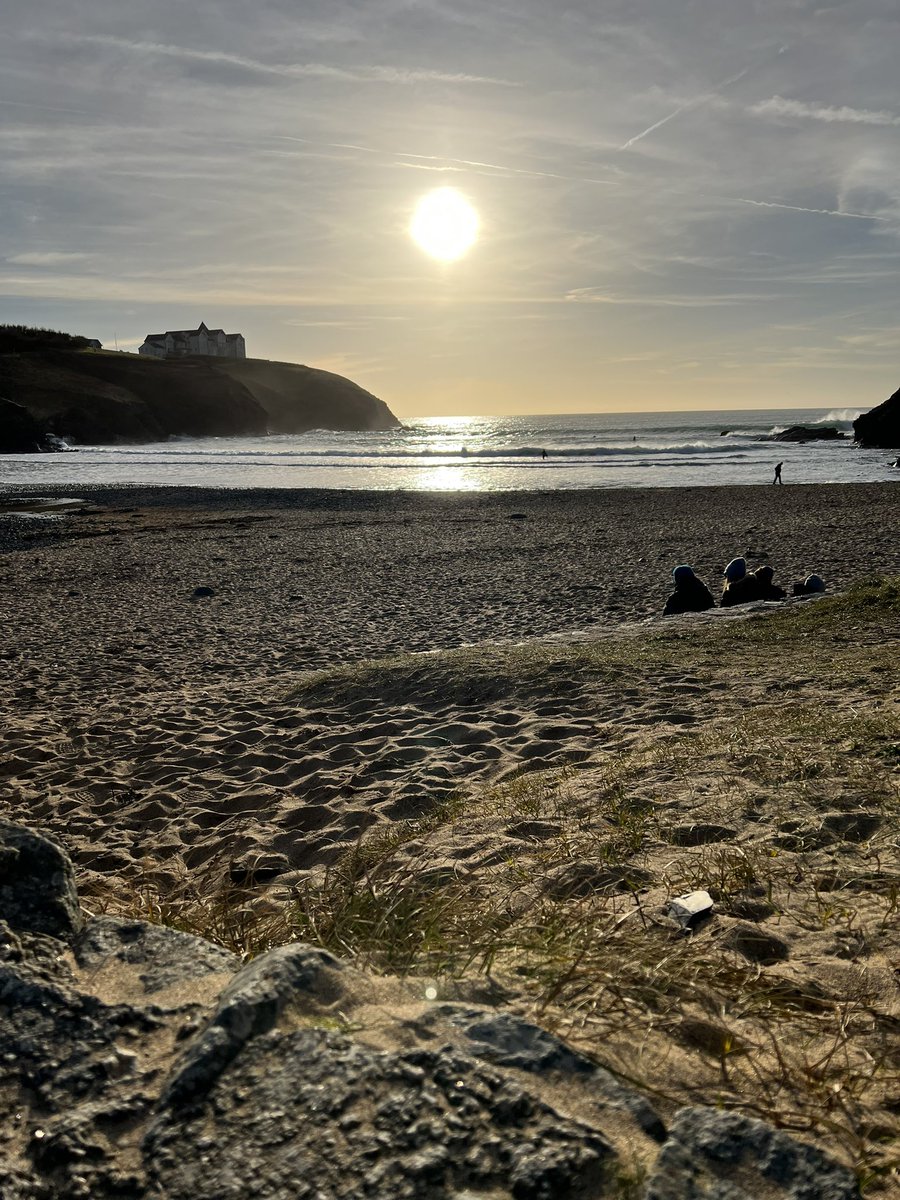 tonynewman1971's tweet photo. Waiting for the sunset #poldhucove #cornwalll #poldhu 😍 https://t.co/CHmASD5o0f