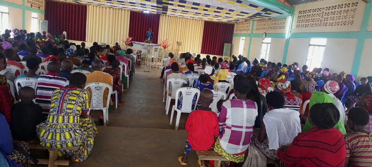 theiller2004's tweet image. Umunyamabanga Nshingwabikorwa w'umurenge wa #Kinihira @rulindodistrict yifatanyije n'abakirisito b'itorero rya #ADEPR Kinihira mu iteraniro ry'uyu munsi aboneraho kubasaba ubufatanye mu kubaka umuryango utekanye