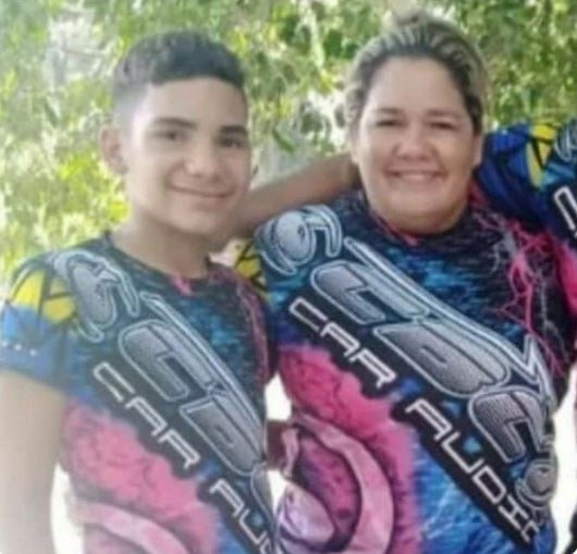 El terrible caso del violador de 13 años en Turén,edo Portuguesa donde el adolescente violador sigue en su vivienda sin condena debido a su corta edad.
La niña de 3 años que fue violada le quedará el trauma de por vida.
Centenares de pobladores piden JUSTICIA!
Veanle el rostro...