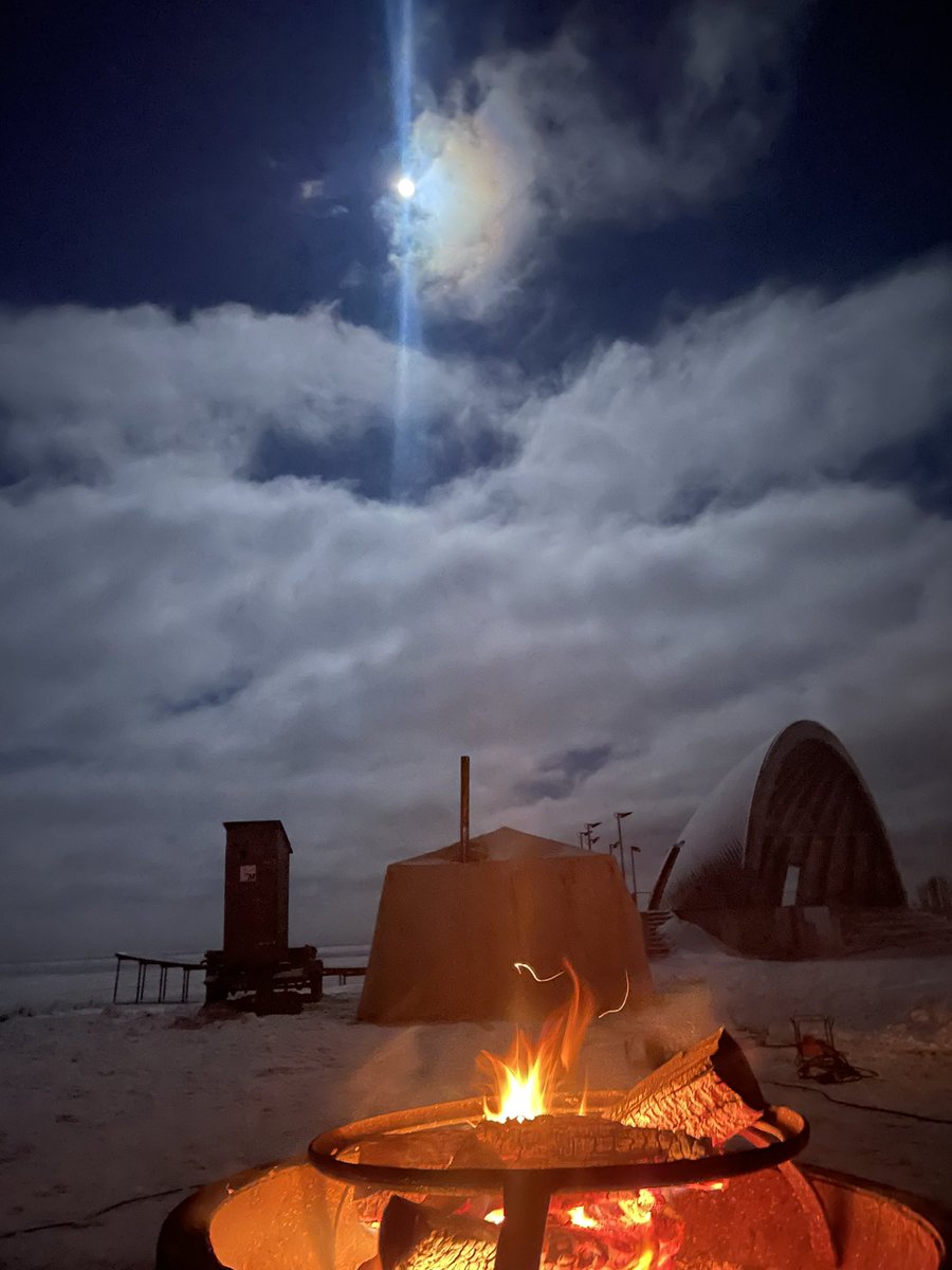 aasma_riina's tweet photo. Full Moon Night Feast at Lake Peipsi. 34 open air cafes, some of them on lake ice! #visitpeipsi #peipsimaamaitsed #sibulatee https://t.co/BIdCo79ybY
