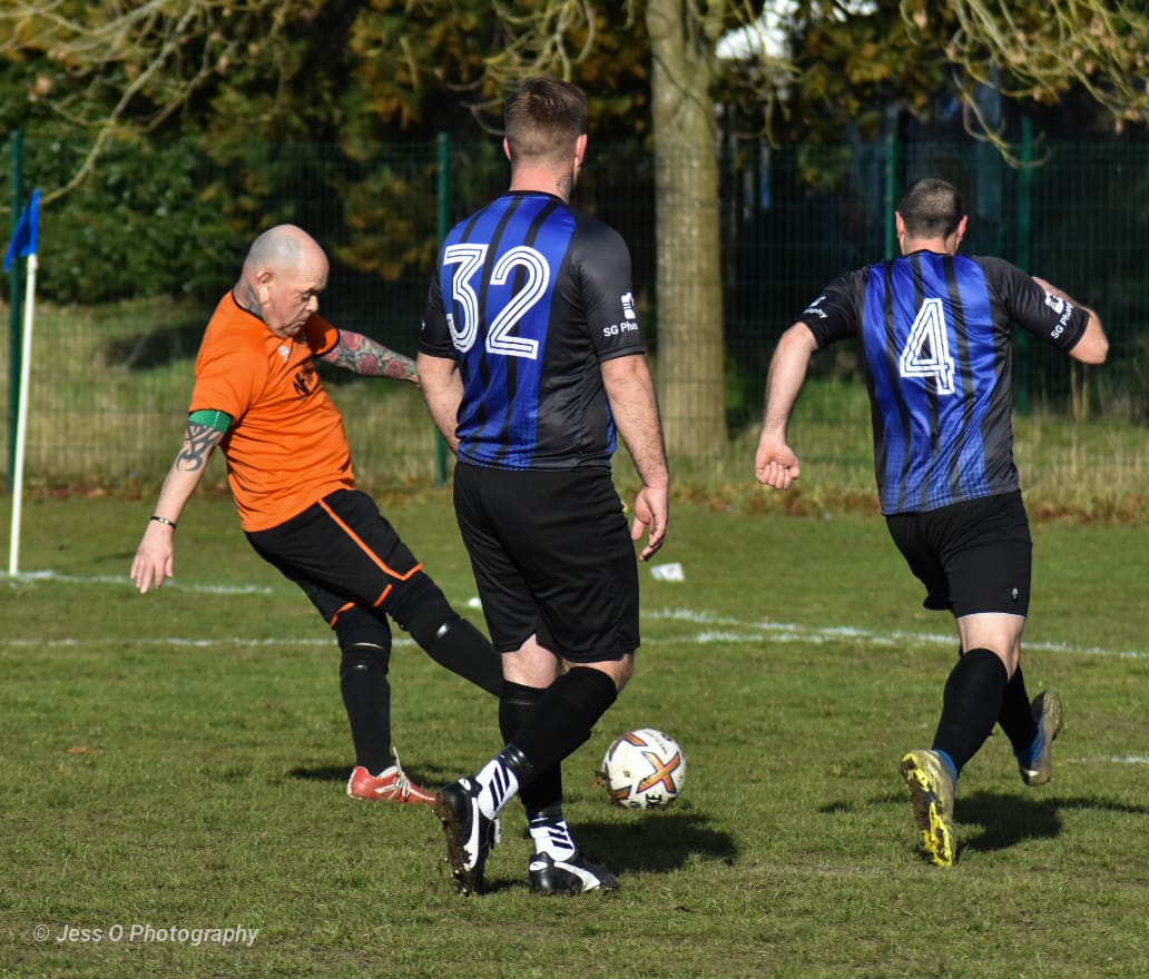 All that matters is that we had an absolutely incredible Sunday morning.
Winning 2-1 from trailing,
<a href="/joemacmtb/">Joe Mac</a> with an unbelievable volley vaporising the net.
After 68 ball rolls <a href="/Harryd_20/">Harry</a> with the winner.
Most importantly the debut of twinno!
#keepyourswingsonthetee!
#sweeders