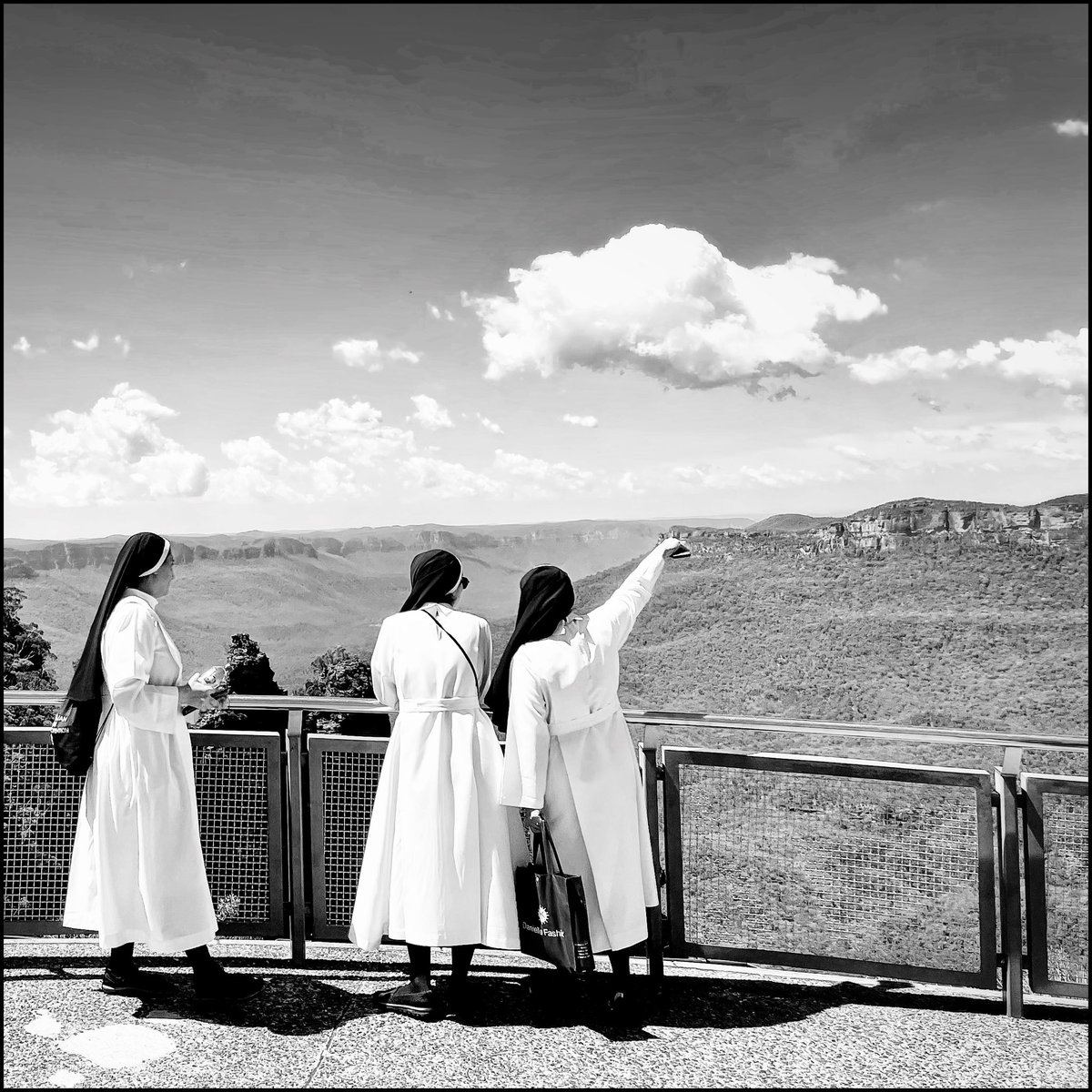 📷 | Three sisters at The Three Sisters, Katoomba NSW
#nuns #sisters #church #faith #religion #streetphotography #streetphotographyaustralia #street #thethreesisters #threesisters #katoomba #newsouthwales #australia #blackandwhitephotography #blackandwhitephoto #monochrome