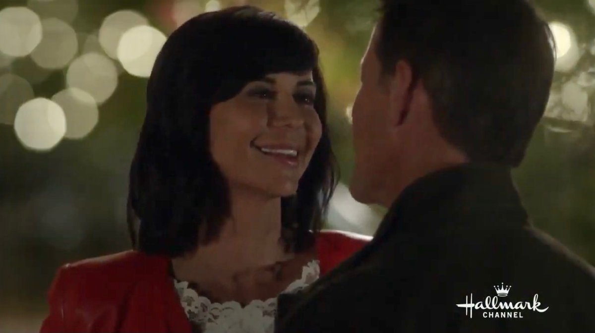charmedbyhiba's tweet image. Sam: ‘I never imagined meeting a neighbor like you’
Cassie: ‘Can’t imagine living next door to anyone else’ 
Sam: ‘Almost makes a guy believe in fate’😘‘Almost’
#GoodWitch #Sassie #SaveGoodWitch @hallmarkmovie @hallmarkchannel @hmnow @hallmarkdrama @goodiesgw @MiddletonGW1313 ✨
