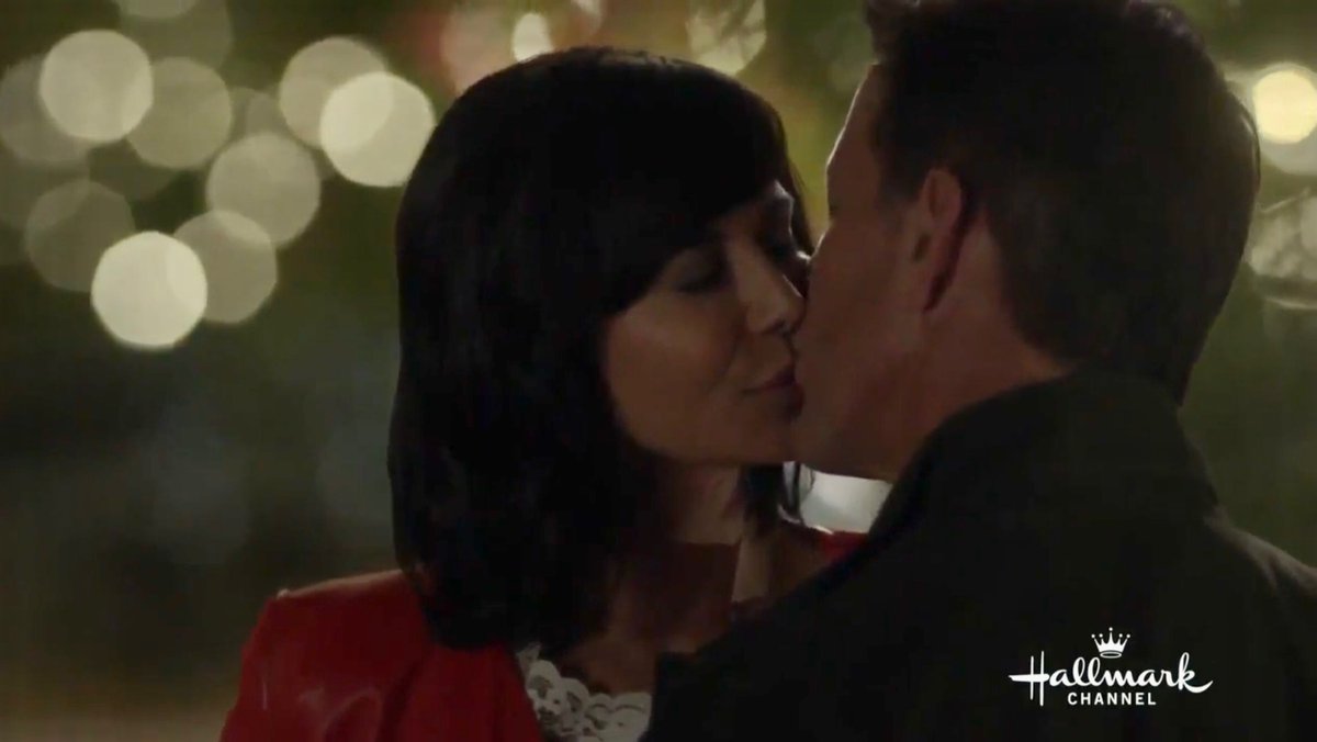 charmedbyhiba's tweet image. Sam: ‘I never imagined meeting a neighbor like you’
Cassie: ‘Can’t imagine living next door to anyone else’ 
Sam: ‘Almost makes a guy believe in fate’😘‘Almost’
#GoodWitch #Sassie #SaveGoodWitch @hallmarkmovie @hallmarkchannel @hmnow @hallmarkdrama @goodiesgw @MiddletonGW1313 ✨