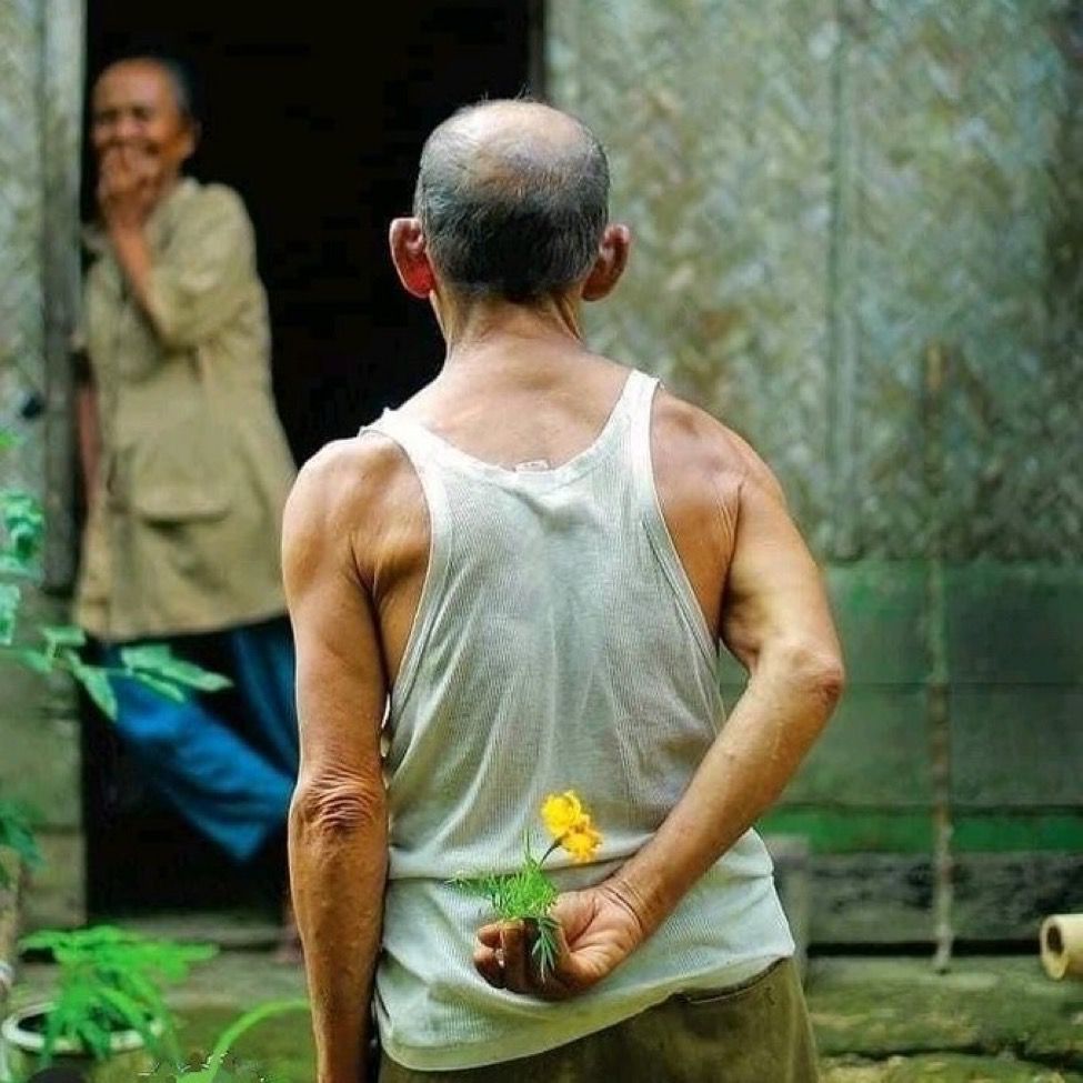 قد ينسى الإنسان أيامه الصعبة، لكنه لن ينسى من هَوَّنها عليه."