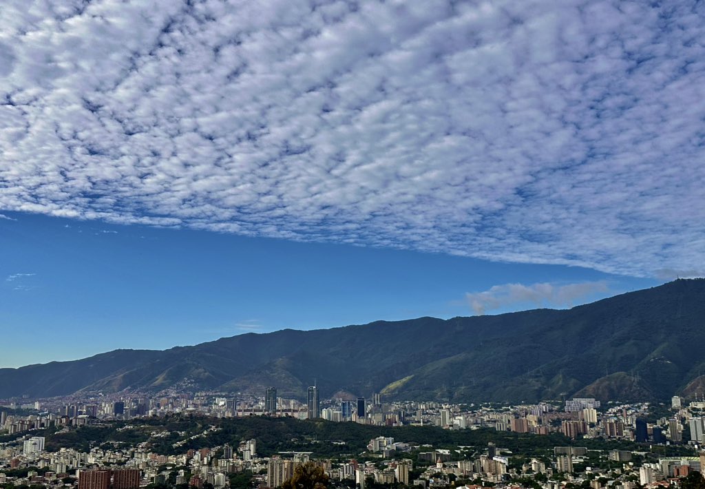 Cuotto's tweet photo. Caracas, 5:00 p.m. https://t.co/LxQxNMM6MB
